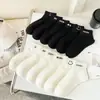 Artículos europeos primavera y verano estampado en caliente letras lujo ligero alta gama simple celebridad de internet ins estilo occidental calcetines tobilleros calcetines de moda