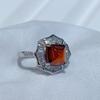 Anillo de granada Fanta con incrustaciones de platino y baño de plata S925, primavera de 2023, con boca abierta y piedra principal de 8 mm.