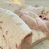Conjunto de Lençol e Capa de Edredom de Gaze de Camada Dupla Quatro Peças, Conjunto de Roupa de Cama de Três Peças para Dormitório, Adequado para Todas as Estações, Bonito