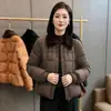 Chaqueta Corta de Algodón con Relleno de Plumas, Cuello Solapa, Bloques de Color, Mujer 2026 Invierno Nueva, Gama Alta, Petite, Cálida, Chaqueta Acolchada tipo Pan