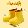 As galochas femininas estilo pai e filho da Fábrica de Sapatos Qidan são adequadas para todas as estações, impermeáveis, estilosas, amigáveis para estudantes, com solas grossas, antiderrapantes, de cano curto, estilo Martin para mulheres.