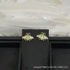 Pendientes de Alta Gama Coco Tachonados con Diamantes, Chapados en Oro con Microincrustaciones, Patrón Cuadriculado Finamente Tallado en CNC, Versátiles y Elegantes Pendientes de Botón Estilo Chanel