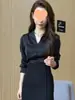 Traje de Moda Elegante de Gama Alta Camisa de Satén con Cuello en V Manga Larga para Mujer Falda Larga con Abertura de Cintura Alta Conjunto de Dos Piezas