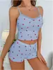 Novo Conjunto de Renda Duas Peças para Casa de Listras Grossas Estampadas para Mulheres, Shorts com Suspensório e Laço, Estampa de Morango