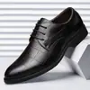 Sapatos masculinos de couro para negócios, bico redondo, atacado transfronteiriço, sola macia, sapatos masculinos para o dia a dia, estilo britânico moderno, confortáveis, respiráveis, sapatos de trabalho