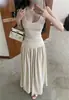 Toma real: Conjunto de dos piezas elegante y suave de chaleco de punto ajustado color albaricoque con una falda que estiliza y cae
