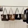 Bolsa Suede Retrô Bolsa Tote Feminina Grande Capacidade Bolsa de Ombro 2026 Novo Estilo Bolsa de Mão para Trabalho e Deslocamento