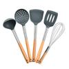 Conjunto de utensílios de cozinha com cabo de silicone em madeira de faia, composto por 5 peças: colher, espátula e outros acessórios para cozinhar.