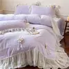 Invierno Francés Lujo Ligero Tallado Terciopelo de Leche Juego de Cuatro Piezas Estilo Princesa Terciopelo de Coral Encaje Funda Nórdica Cálida Engrosada Falda de Cama
