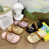 Nueva Bolsa de Cabeza de Estrella de Cinco Puntas Hueca Marrón Chanclas Semiabiertas para Mujer Verano Nueva Ropa Exterior Ligera Súper Bonita Zapatos con Agujeros Antideslizantes