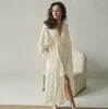 Cardigan Blanco de Algodón Puro con Arrugas de Burbuja Estilo Europeo y Americano Otoño 2024 para Mujer, Bata con Cordones, Holgada, Casual, Cómoda, Ropa para el Hogar