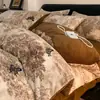 Juego de Cuatro Piezas Estilo Merade de Imitación de Piel de Conejo de Lujo Ligero Clase A Sábana Bajera Gruesa de Coral Fleece Retro Funda de Edredón