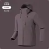 Chaqueta exterior 3 en 1 a prueba de viento e impermeable para hombre y mujer, con capucha, cuello alto, cierre magnético y construcción softshell; un conjunto de dos piezas adecuado para el montañismo