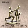 Escultura de latón con propuesta de pareja de ancianos, adorno creativo para amigos, hombres y mujeres, decoración de escritorio y dormitorio, pequeños regalos.