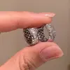 Anel de Orelha CNC Gelo Gelo Gelo Prata Esterlina 925 Luxo Leve Nicho de Ponta Versátil Brilho Artesanato Italiano Brincos Luxo Leve