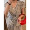 Chique Coreano Irregular Roupas Femininas 2026 Verão Novo Xadrez Decote V Cintura Marcada Emagrecedor Camisa Top Tendência