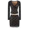 Conjunto Duas Peças Feminino: Top de Renda Branca com Decote V e Manga Longa, Modelagem Justa, Saia Curta de Cintura Baixa, Justa ao Corpo, Estilo Hot Girl para Primavera