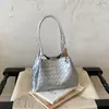 Bolso Tejido de Moda Retro de Nicho para Mujer 2026 Nuevo Bolso Cruzado Versátil Bolso Cubo de Mano Exquisito Súper Caliente