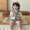 Conjunto de Verão Fino para Bebê Algodão Manga Curta Xadrez Bordado Conjunto de Duas Peças para Meninos e Meninas com Gravata Removível