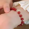 Pulsera de Mariposa con Cuentas Redondas Rojas para Mujer, Diseño de Nicho, Versátil, de Alta Gama, Elegante, Pulsera Retro, Lujo Ligero, Joyería Simple para la Mano