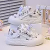 Nuevas Zapatillas Blancas Versátiles de Verano 2025 con Falda Lona Zapatos de Pan Estilo Coreano Suela Gruesa Zapatos de Tabla Zapatos de Moda para Niñas