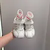 Zapatos Deportivos Versátiles de Moda 2026 Primavera/Otoño Nuevos Zapatos de Entrenamiento Alemanes para Niños Niños y Niñas Suela Suave Cómodos Zapatos Casuales Estilo Coreano