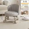 Taburete con Ruedas Giratorias para Abrir Paquetes, Taburete Bajo con Ruedas, Silla Estilo Crema, Taburete Pequeño para el Hogar para Limpiar Pisos, Acabado de Costuras y Organización de Artículos, Taburete Redondo