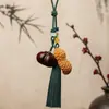 Pingente Chaveiro Escultura de Amendoim em Jacarandá - Ornamento Criativo para Boa Sorte e Paz, Acessório Decorativo de Peça Manual