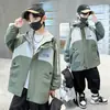 Roupas de Outono para Meninos Jaqueta Corta-vento com Capuz 2026 Novo Estilo Meninos Estilo Primavera e Outono Crianças Médias e Grandes Jaqueta Tendência Legal Top