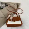 Bolsa feminina estilo fresh bicolor, nova bolsa quadrada pequena elegante e fashion primavera/verão 2026, bolsa de ombro e transversal de alto valor estético