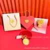 Chaveiro de Biscoito Dourado Puro para Recém-Casados Felizes Buquê de Flores Criativo Conjunto de Presente para Dia dos Namorados e Dia dos Namorados Chinês Atacado Personalizado