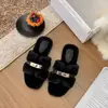 Zapatos de felpa cálidos de nuevo estilo para mujer, adecuados para otoño e invierno, con forro polar adicional, pantuflas de felpa 2026 similares a Birkenstock