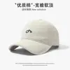 Gorra de béisbol simple bordada con letras estilo coreano, mismo estilo que usan las celebridades, con visera ancha para hacer que la cara se vea más pequeña, gorra casual para proteger del sol
