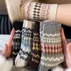Meias Fair Isle Retrô Lã Femininas Outono e Inverno Estilo Étnico Artístico Meia-Calça Cano Médio Meias Longas de Inverno Espessadas