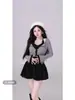 Vestido de Encaje Francés Puro de Talla Grande con Cuello Halter para Mujer en Otoño e Invierno Ligeramente Gordita Dulce Conjunto de Dos Piezas con Cárdigan de Manga Larga