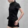 Camisa preta de manga curta com gola alta diagonal e botões diagonais, design europeu e americano novo, nicho, corte justo, elegante, adequada para o trabalho.