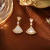 Brincos Populares em Forma de Leque de Madrepérola Natural, de Alta Qualidade, Modernos, Leves e Luxuosos, Joias de Fada Exquisitas e Versáteis