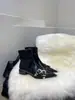 Outono/Inverno 2026 Bico Fino Couro Fivela Salto Bloco Botas Curtas Femininas Estilo Coreano Salto Alto Zíper Traseiro Couro Macio Botas Curtas Tendência