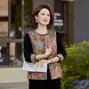 Ropa auténtica para madres de talla grande, traje estilo chino de terciopelo dorado, nuevo modelo primavera y otoño 2026, conjunto de ropa de alta gama para mujeres de mediana edad y mayores
