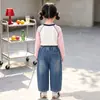 Jeans de Sarja Cartoon para Meninas Outono Calças Casuais Estilosas para Bebês 2026 Novo Estilo Calças de Perna Larga Estilo Coreano para Crianças Primavera e Outono