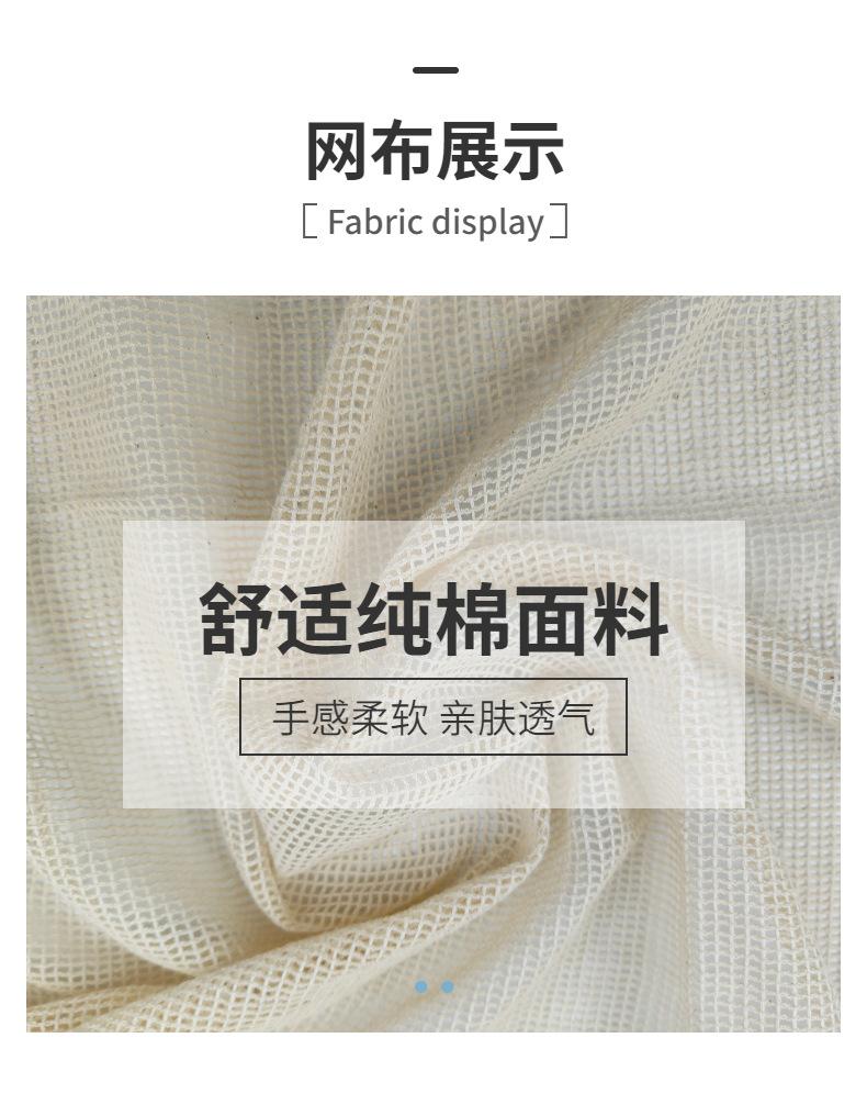纯棉布表面会出現少量沉渣、棉壳等，光泽度相对柔和，而人造棉布则没有这种情况，她们的布料表面光泽度高、光洁晶状，这类情况会造成 纯棉布和人造棉布的手感区别，这种表面摸起来有一丝滞涩感的一般是非常好的纯棉布料。
