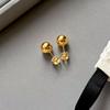 Brincos de bola de metal com agulha de prata esterlina S925, brincos femininos leves de luxo, moda outono e inverno, brincos simples e elegantes de alta qualidade