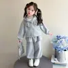 Conjunto de Ropa de Otoño para Niñas 2026 Nuevo Estilo Infantil Elegante Primavera/Otoño Deportivo Casual Sudadera Conjunto de Dos Piezas para Bebé Niña Moderno