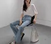 Camiseta Gris de Hombro Caído de Manga Corta Relajada Estilo Coreano para Mujer Verano Diseño Holgado Nicho Cuello en V Manga Media