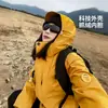 Chaqueta Azul de Concha Dura Estilo Luo Tuo, Chaqueta de Montañismo para Exteriores a Prueba de Viento e Impermeable para Mujer Tres en Uno, Hecha a Medida para Hombre