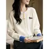 Jaqueta Suéter de Tricô com Tranças Amarelo Creme 2026 Outono/Inverno/Primavera Nova para Mulheres com Bordado de Pônei e Cardigan com Zíper
