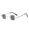 Nuevas gafas de sol vintage para hombres y mujeres, de tendencia europea y americana, de caja pequeña, transparentes, de lado estrecho, estilo océano.