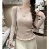 Top base de encaje dulce y picante con cuello en V y fruncido en la cintura para mujer, colección otoño e invierno primavera, suéter de punto con lazo para reducir la edad, prenda interior
