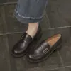 Sapatos loafer retrô estilo britânico com fivela dupla para mulheres, nova coleção 2026, sola grossa, salto plataforma, sapatinhos de couro, adequados para o trabalho, estilo slip-on