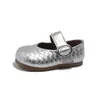 Sapatos de couro infantis 2026 versão coreana estilo xadrez floresta sola macia moda sapatos de princesa mocassins sapatos de couro para bebês estilosos